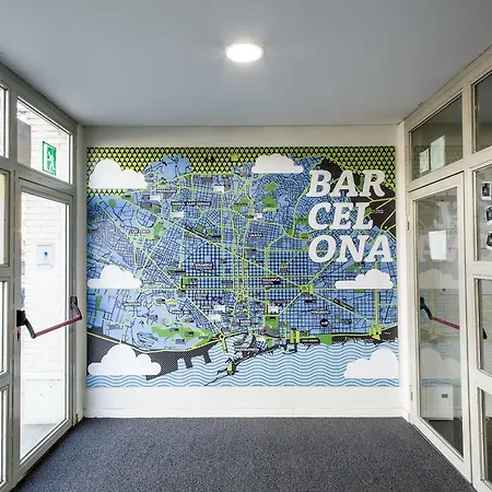 德尔马尔校园公寓式酒店