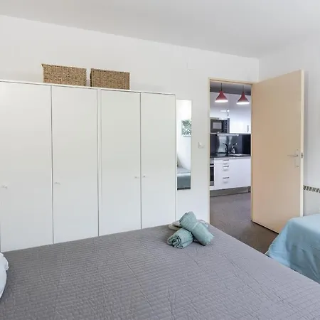Residencia Universitaria Resa Campus Del Mar Apartment